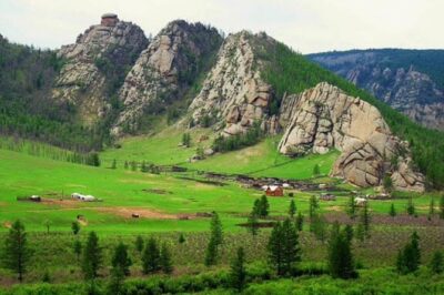 1 Day Coach Tour of Genghis Khan Statue Complex and Terelj National Park Including Lunch