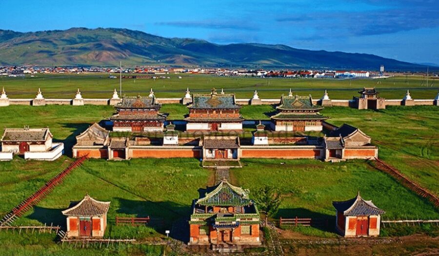 4 Day Best of Central Mongolia tour, Chinggis Khan statue - Comfort, clothing, and what to pack