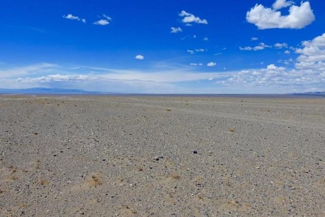 7 days Great Gobi Tour - Day 2: the eroded cliffs of Tsagaan Suvarga