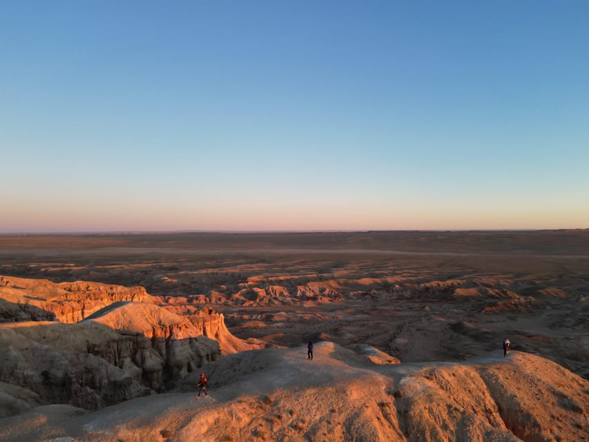 Best 6-Day Gobi Tour Discover Mongolia - Day three: Two hours among the Khongor dunes