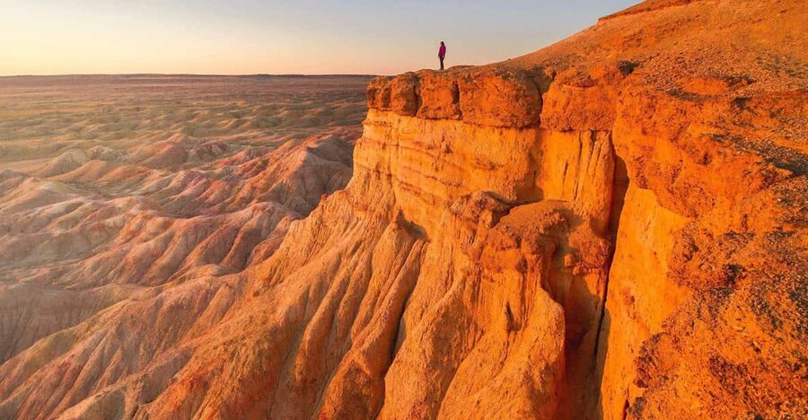 Best 6-Day Gobi Tour Discover Mongolia - Day four: Fossils and red stone at Bayanzag