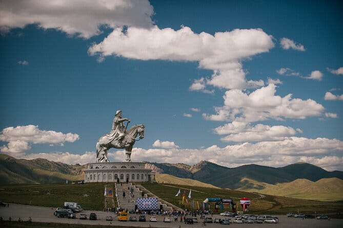 Chinggis Khaan Statue Complex and Sain Nomun Monastery Tour - Two very different sides of Mongolia in one morning