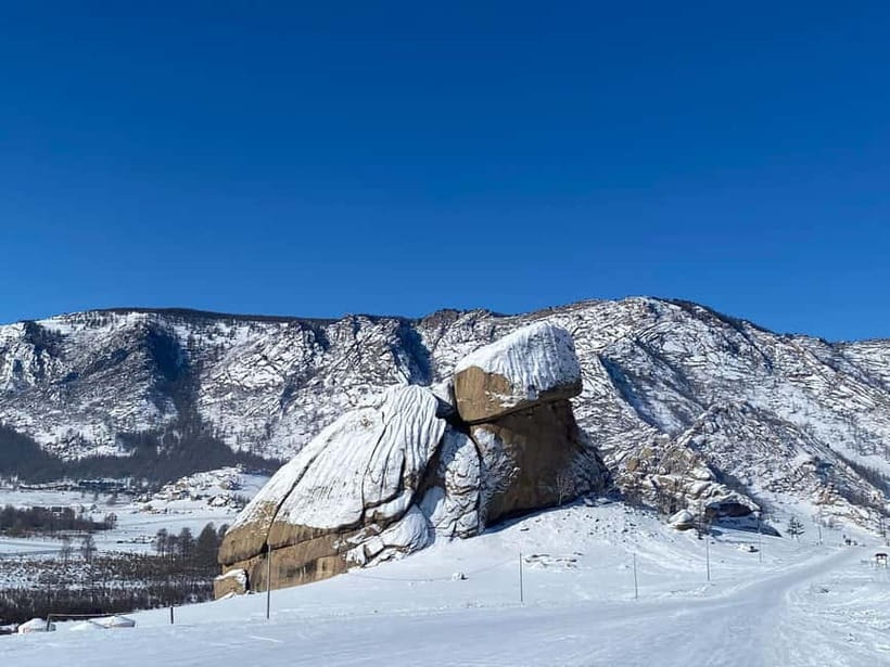 Day tour Winter Mongolia - Food, Horses, Eagles, and National Dress