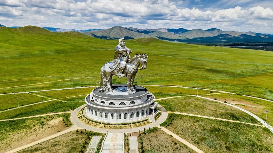 From Ulaanbaatar: Mini Gobi, Wild horse - Terelj tour - Day one: from Ulaanbaatar to the Mini Gobi