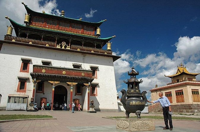 Full-Day Tour of Ulaanbaatar With Museum and Black-market - Guides, transport, and group size