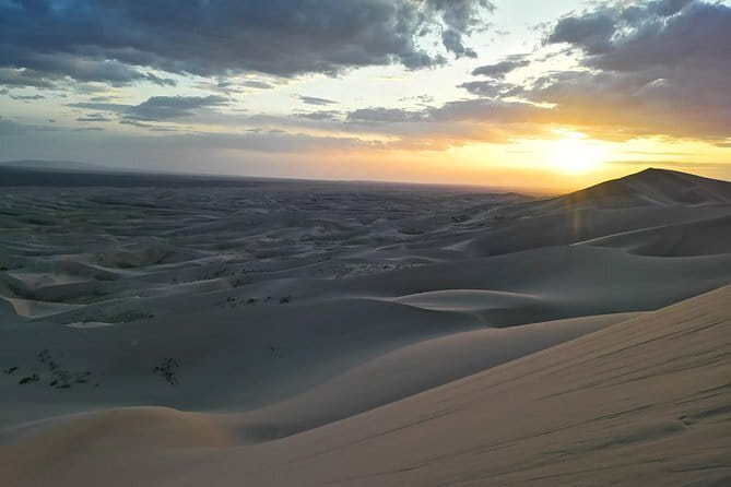 Majestic Gobi Desert with overnight in Terelj NP (incl. Chinggis Khan Statue) - Day 5: Baga Gazariin Chuluu and granite in the open plain