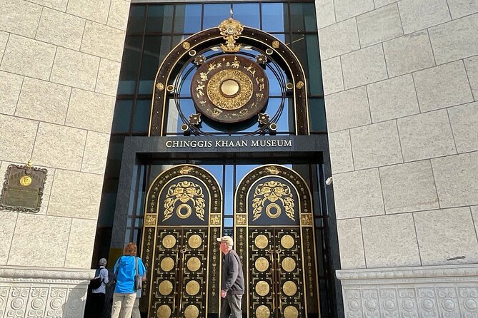 Memorable Day trip in Mongolia - Sukhbaatar Square: a quick look at the capital