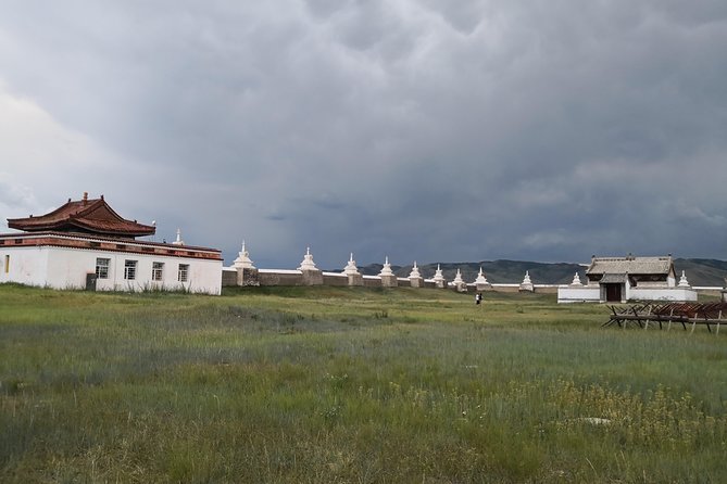 Mini Gobi and the ancient capital Kharkhorin - 4 days - Day three: Khogno Khan and a second nomad visit