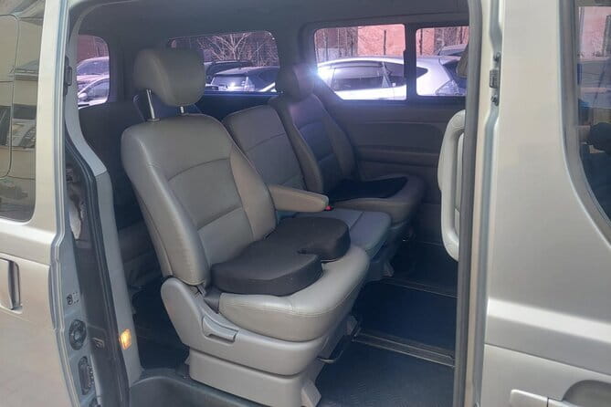 Mongolia - Sedan, Lexus, UAZ Minivan, 4WD Tour& Transport Service - Choosing Between a Lexus, Toyota, and UAZ