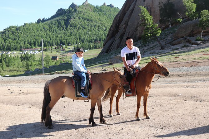 Private Tour drive to Chinggis Khan Statue & Terelj National Park - Choosing Lunch on Your Own Terms