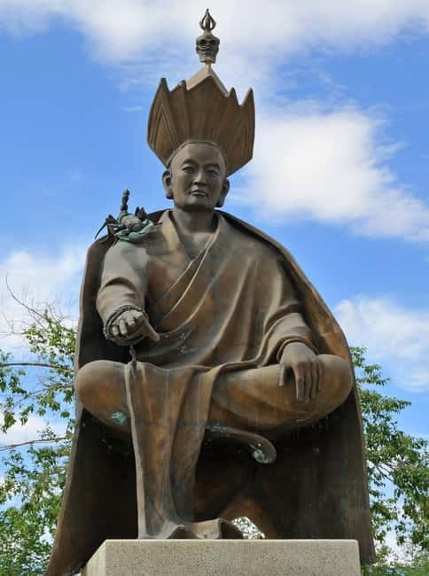 Travel to Gobi by train Visit World energy Center - Khamriin Khiid and the World Energy Center