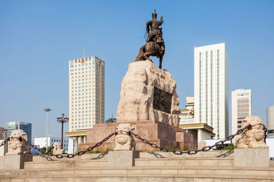 Ulaanbaatar: Private custom tour with a local guide - Sükhbaatar Square and the heart of the city